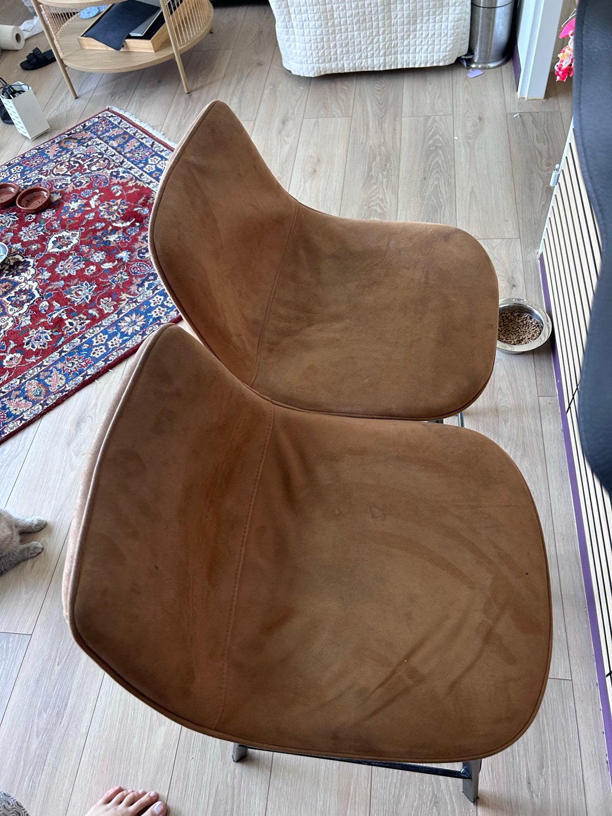 2 Cognac Barkrukken / Barstoelen met Zwarte Metalen Poten, Gebruikt, 60 tot 90 cm, Ophalen of Verzenden, Metaal