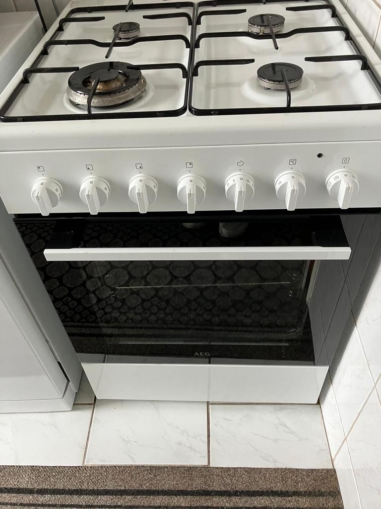 Nieuw fornuis met oven - Bijna nieuw, Witgoed en Apparatuur, Fornuizen, Ophalen, 4 kookzones, Zo goed als nieuw, Gas