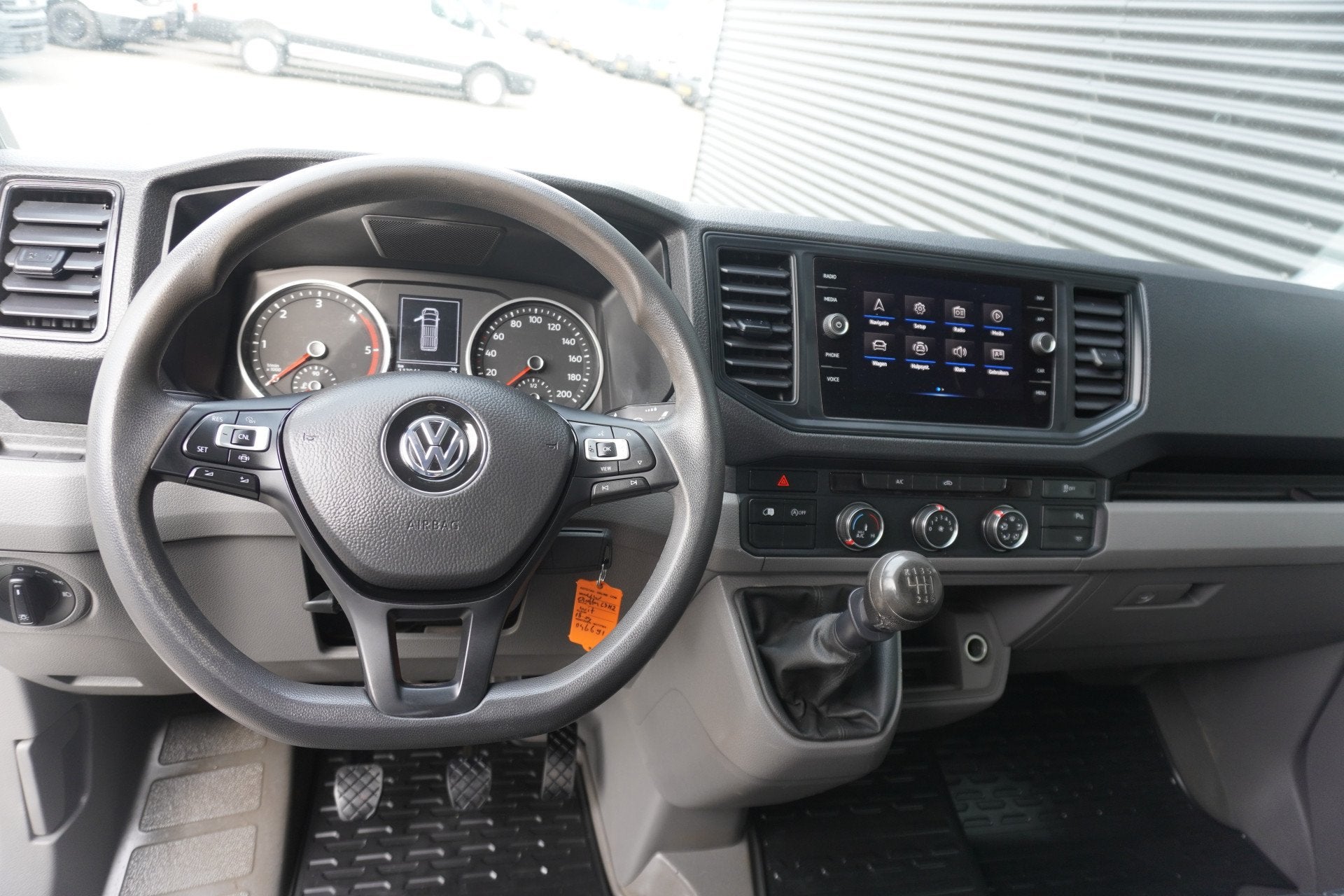 Volkswagen Crafter 140pk L3H2/L2H1 Apple Carplay Camera Navi, Voorwielaandrijving, Gebruikt, 4 cilinders, Volkswagen