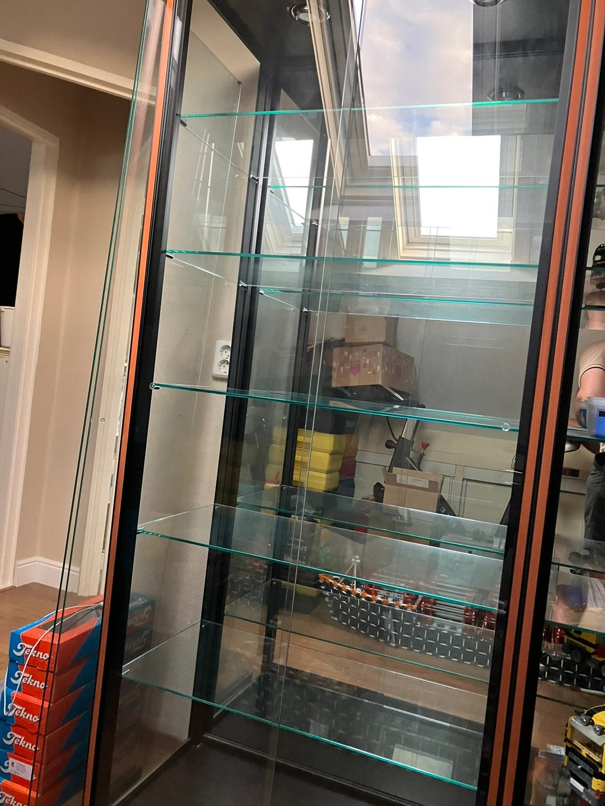 Siletsy vitrinekast, Ophalen, Met deur(en), 50 tot 100 cm, Zo goed als nieuw