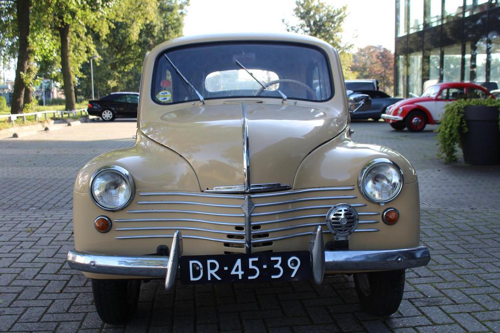 Renault 4 R4 CV ORIGINEEL! Afkomstig uit Museum 1953, Auto's, Oldtimers, Stof, Overige carrosserieën, Renault, Bedrijf
