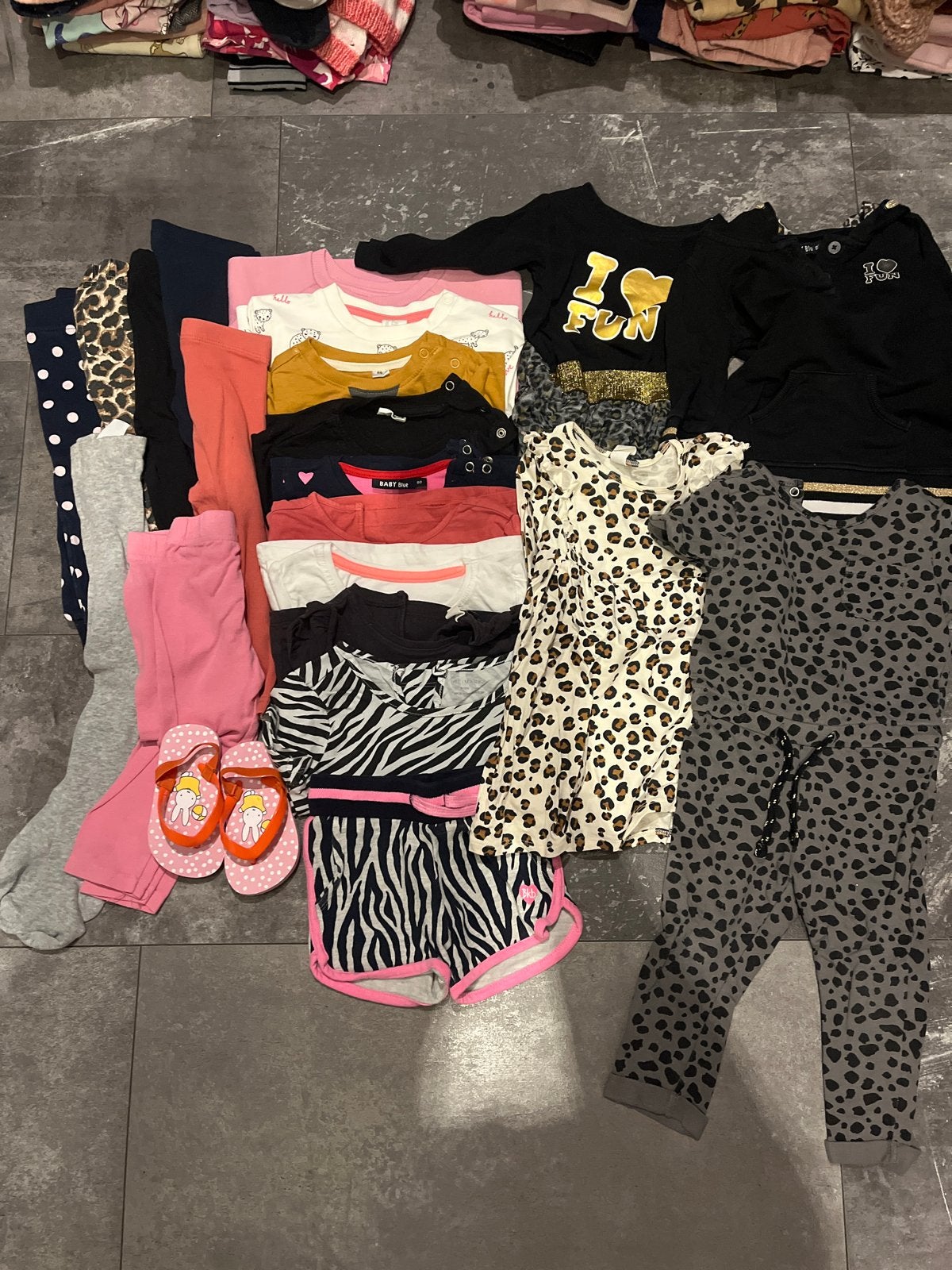 Kledingpakket maat 80 met Nijntje slippers maat 19/20, Ophalen, Zo goed als nieuw, Meisje, Broekje