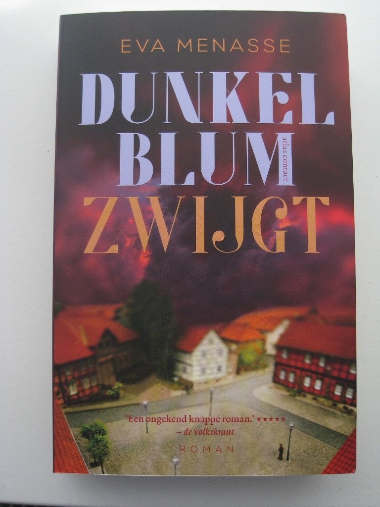 Eva Menasse – Dunkelblum zwijgt, Ophalen of Verzenden, Zo goed als nieuw, Europa overig