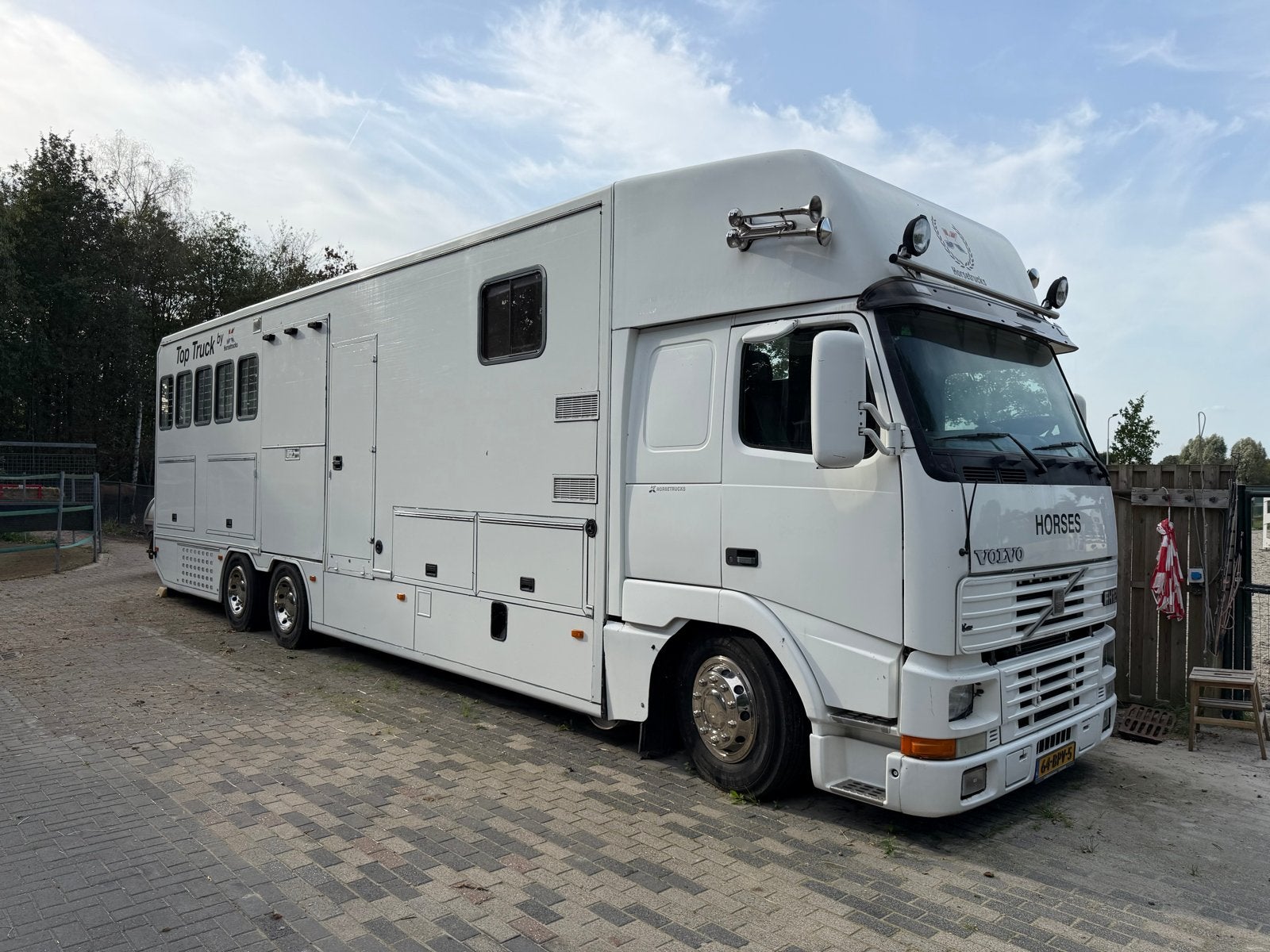 6 paards paardenvrachtwagen, Auto's, Wit, Diesel, Particulier, Volvo