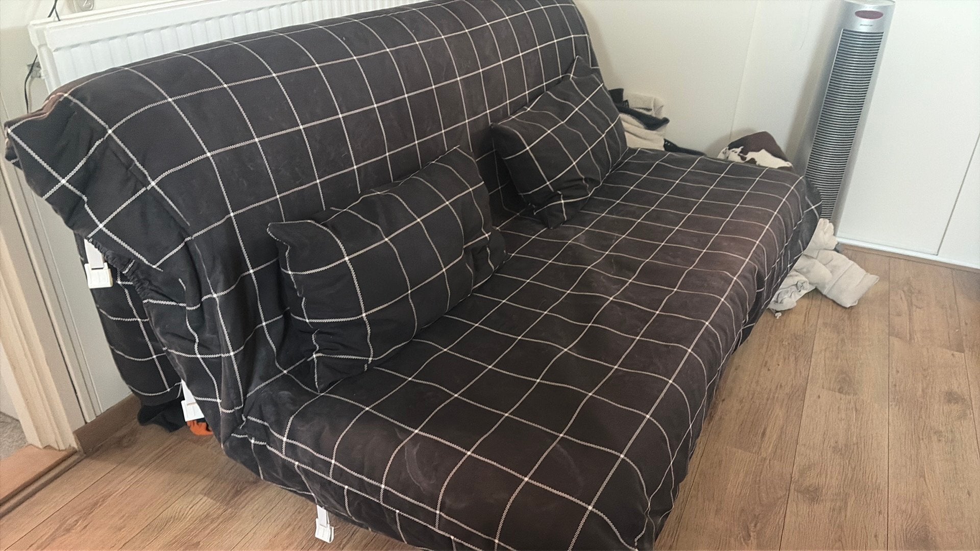 Zwart geruit slaapbank/futon met wieltjes 160x200, Ophalen, Gebruikt, Zwart, Tweepersoons