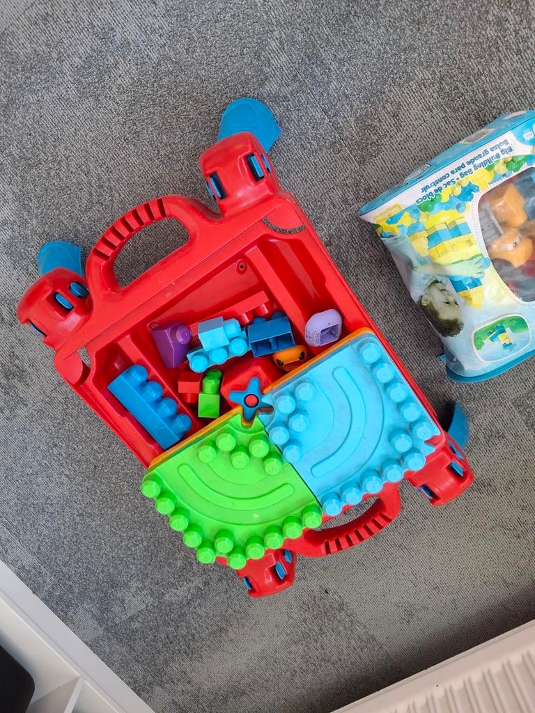 Mega bloks met speeltafel, Ophalen, Zo goed als nieuw