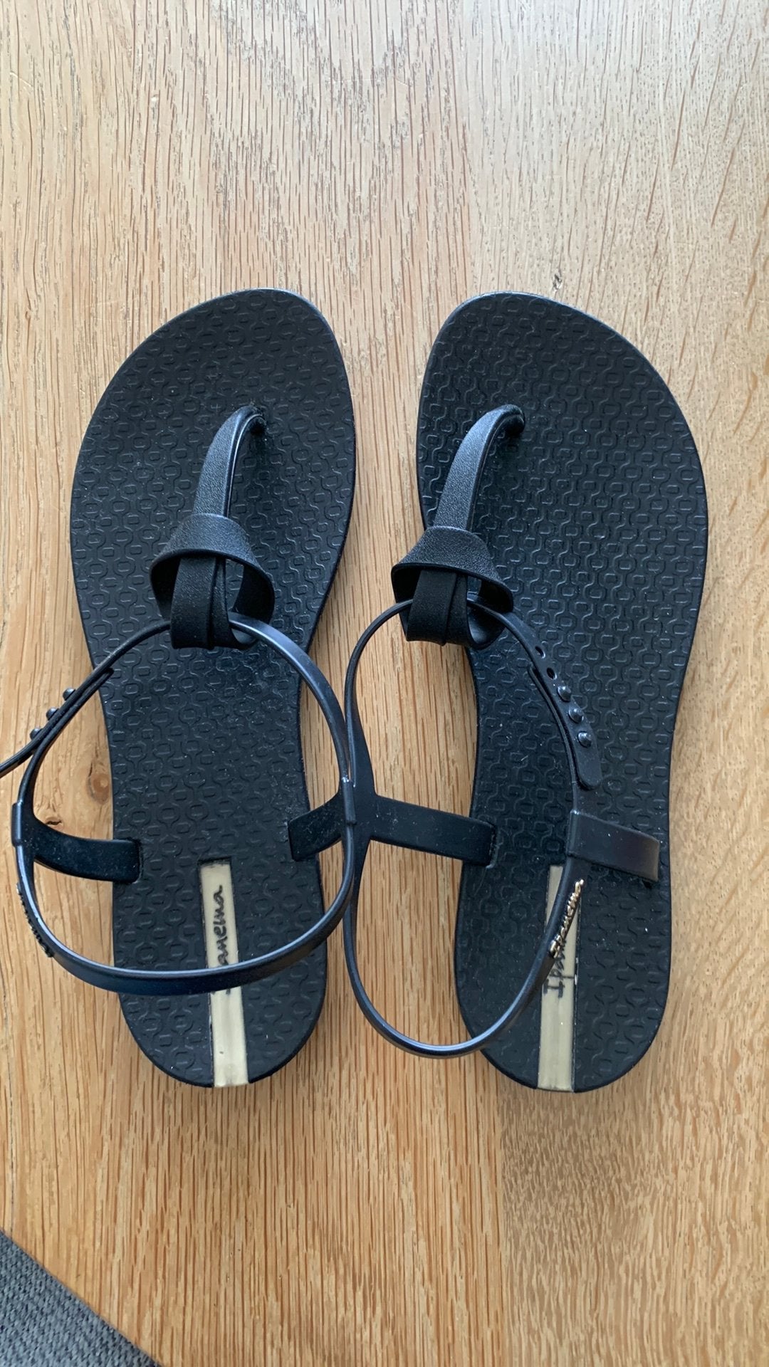 Ipanema slippers zwart maat 38, valt als 37, Ophalen of Verzenden, Zo goed als nieuw, Zwart