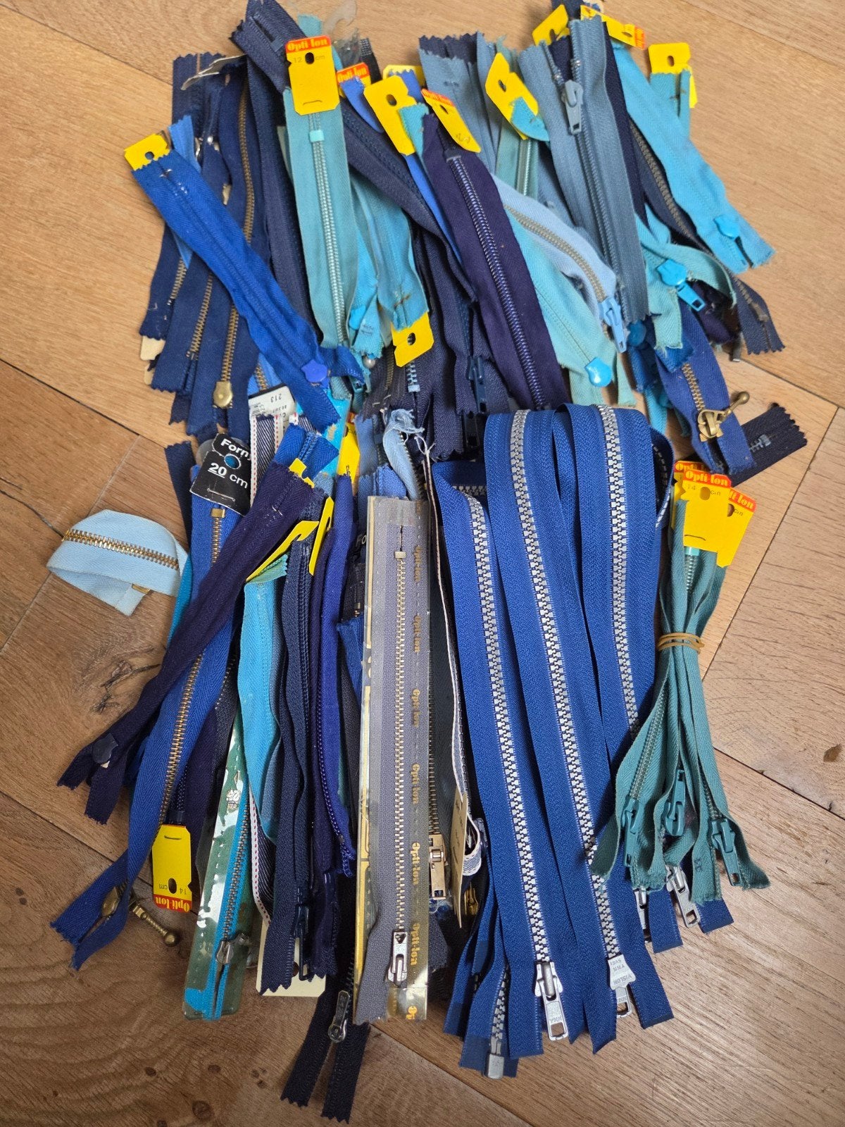 90 ritsen - blauwtinten - nieuw YKK, Hobby en Vrije tijd, Ophalen of Verzenden, Rits of Sluiting