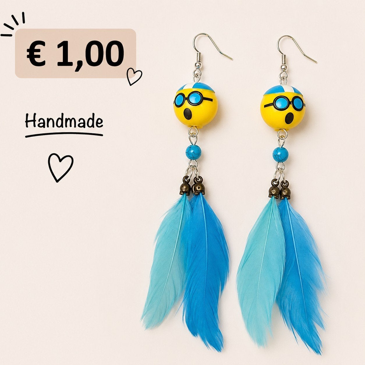 Handgemaakte upcycled emoji oorbellen met blauwe veren, Overige materialen, Hangers, Blauw, Ophalen of Verzenden