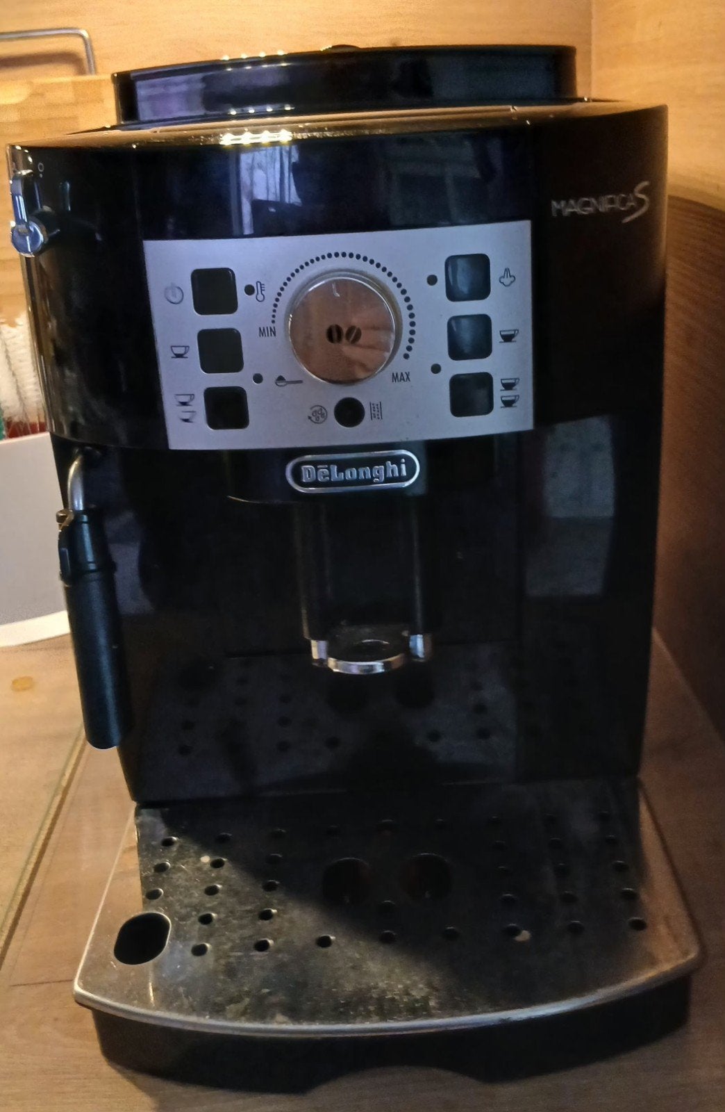 DeLonghi Magnifica S met niet goed werkende grinder, Ophalen, Koffiemachine