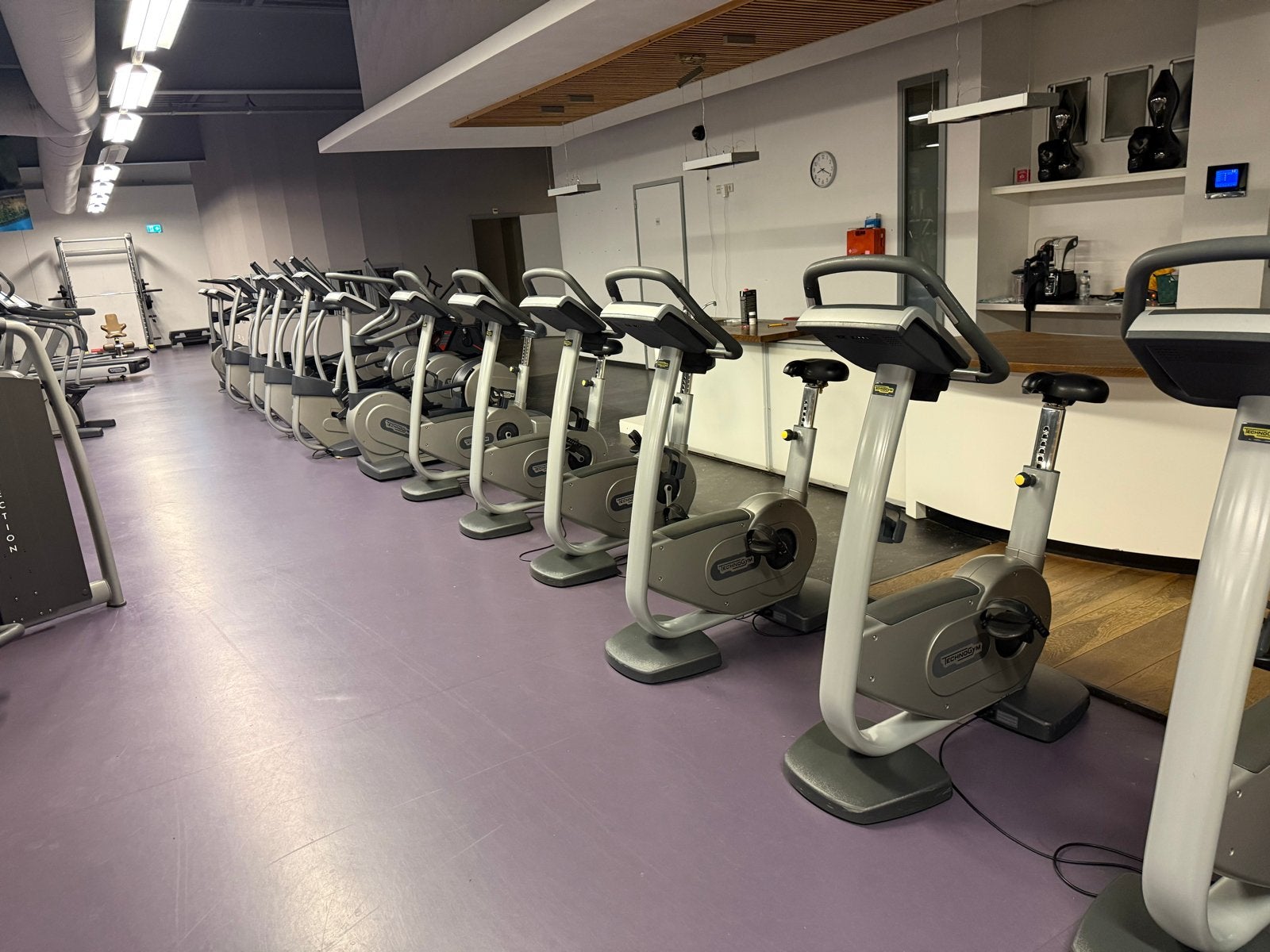 Diverse fitnessapparatuur, bijna dubbel en ook in het zwart, Ophalen, Gebruikt, Krachtstation, Armen