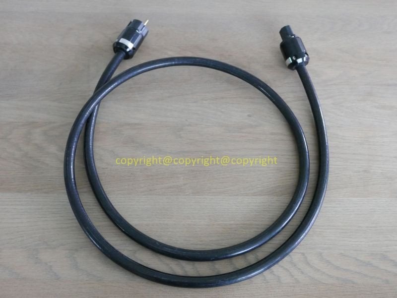 Oyaide Tunami Powercord, Ophalen of Verzenden, Gebruikt, Minder dan 2 meter, Overige kabels