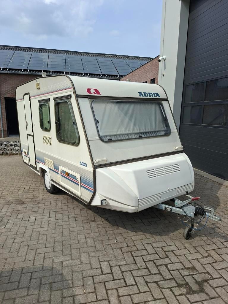 Adria Optima Caravan - Compleet en Goed Onderhouden, Bedrijf, Treinzit, Adria, 500 - 750 kg