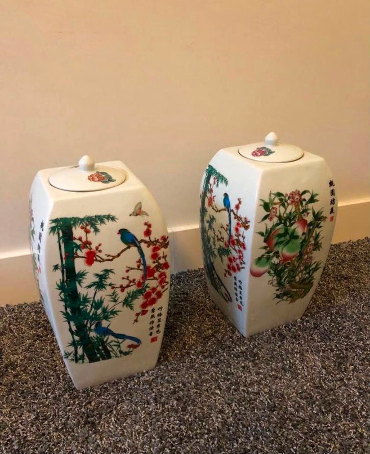 Set van 2 Chinese porseleinen vazen met deksel, Ophalen