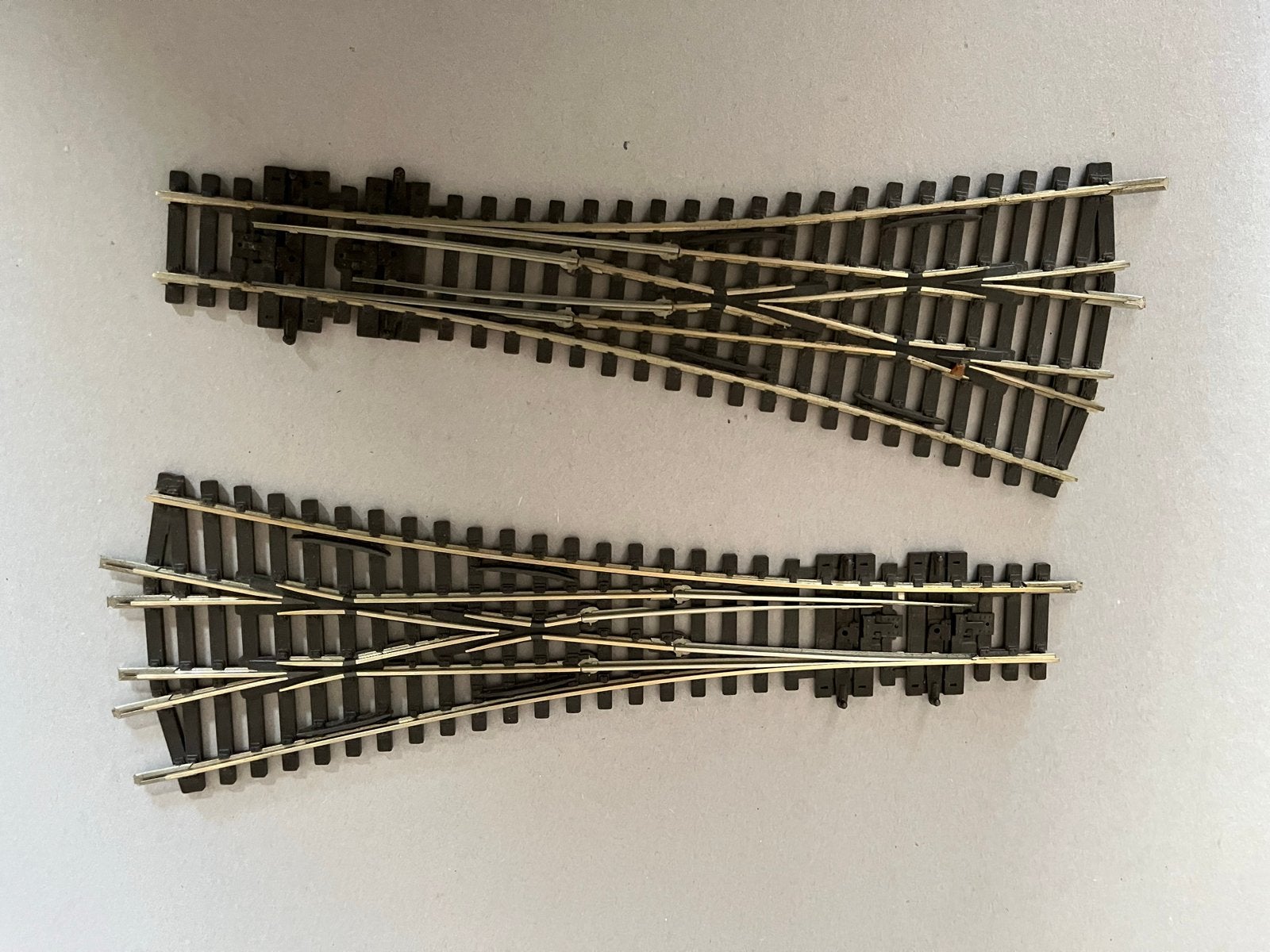 Peco driewegwissel 2x, code 100, gebruikt, Overige merken, Gebruikt, Gelijkstroom, Rails