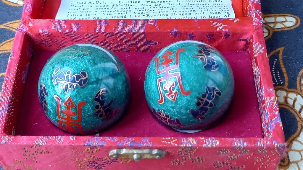 Mooi stel oude cloisonne meditatie ballen uit China in box., Antiek en Kunst, Ritueel object, Handgemaakt, Ophalen of Verzenden