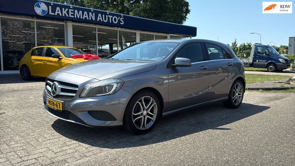 Mercedes-Benz A-klasse 180 Ambition Automaat Xenon Navi Huur, Start-stop-systeem, Gebruikt, 4 cilinders, 122 pk