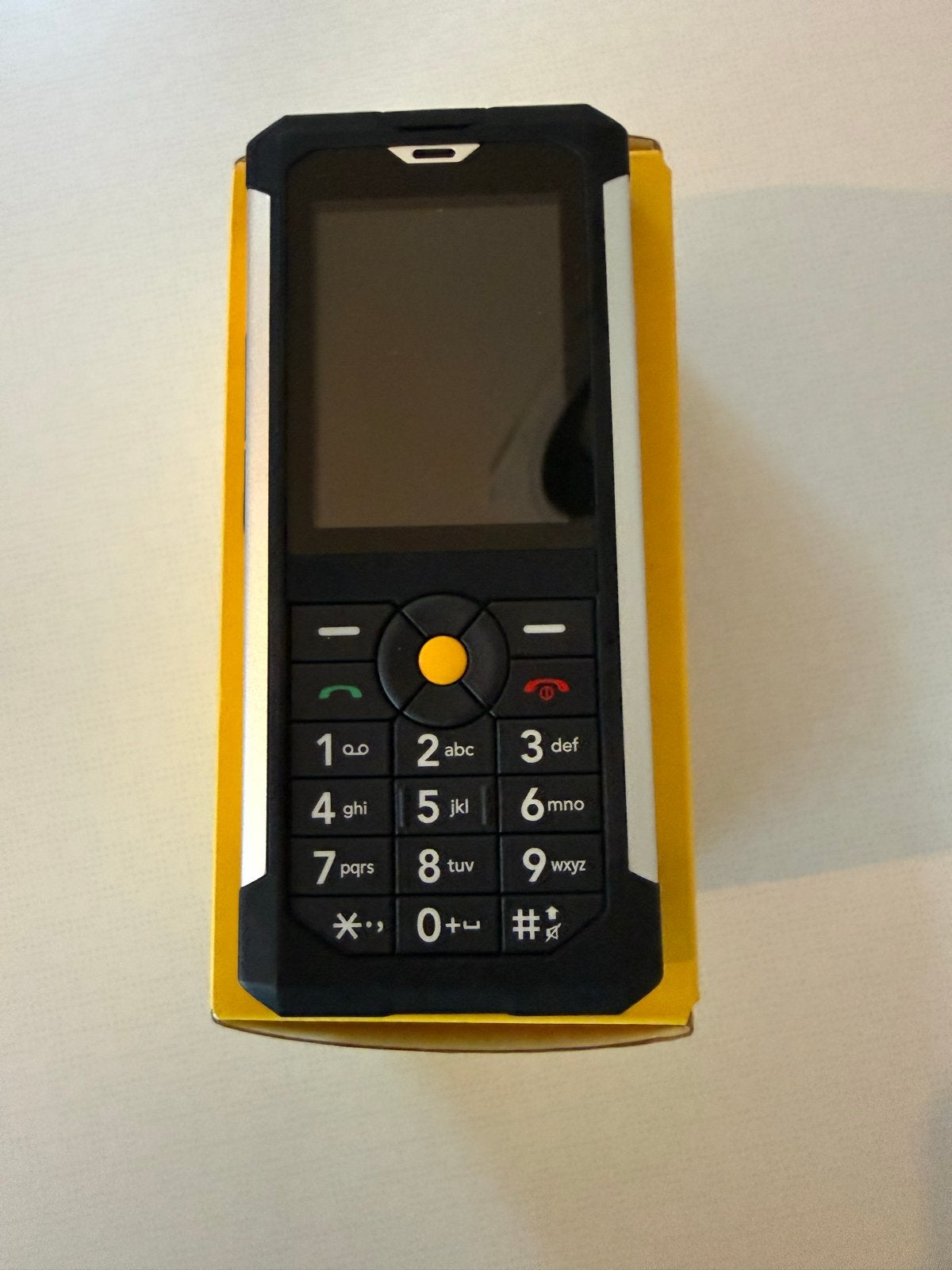 Nieuw: Cat B100: Moniele telefoon, Nieuw, Ophalen of Verzenden, Minder dan 3 megapixel, Klassiek of Candybar