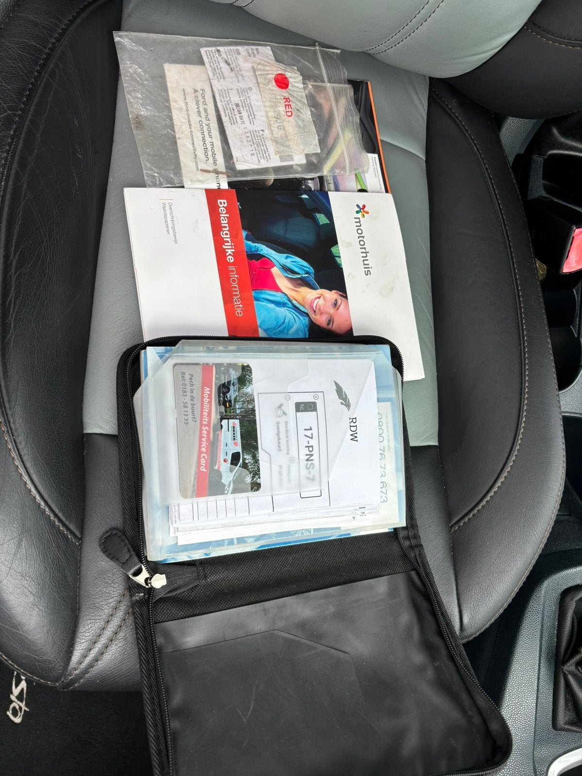 Foto 20 van Ford Fiësta 1.6 Ti-vct 88KW 5DR 2011 Grijs - APK juli 2027