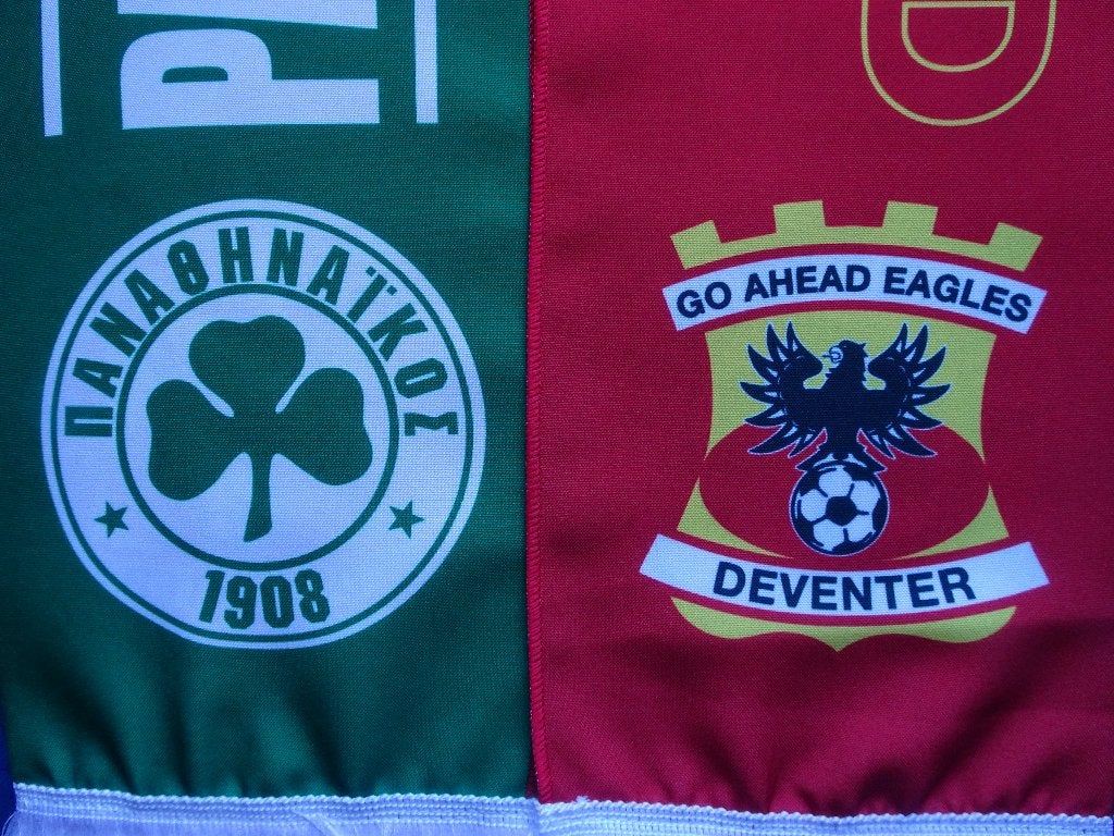 sjaal Panathinaikos - Go Ahead Eagles, Ophalen of Verzenden, Nieuw, Overige binnenlandse clubs, Vaantje of Sjaal
