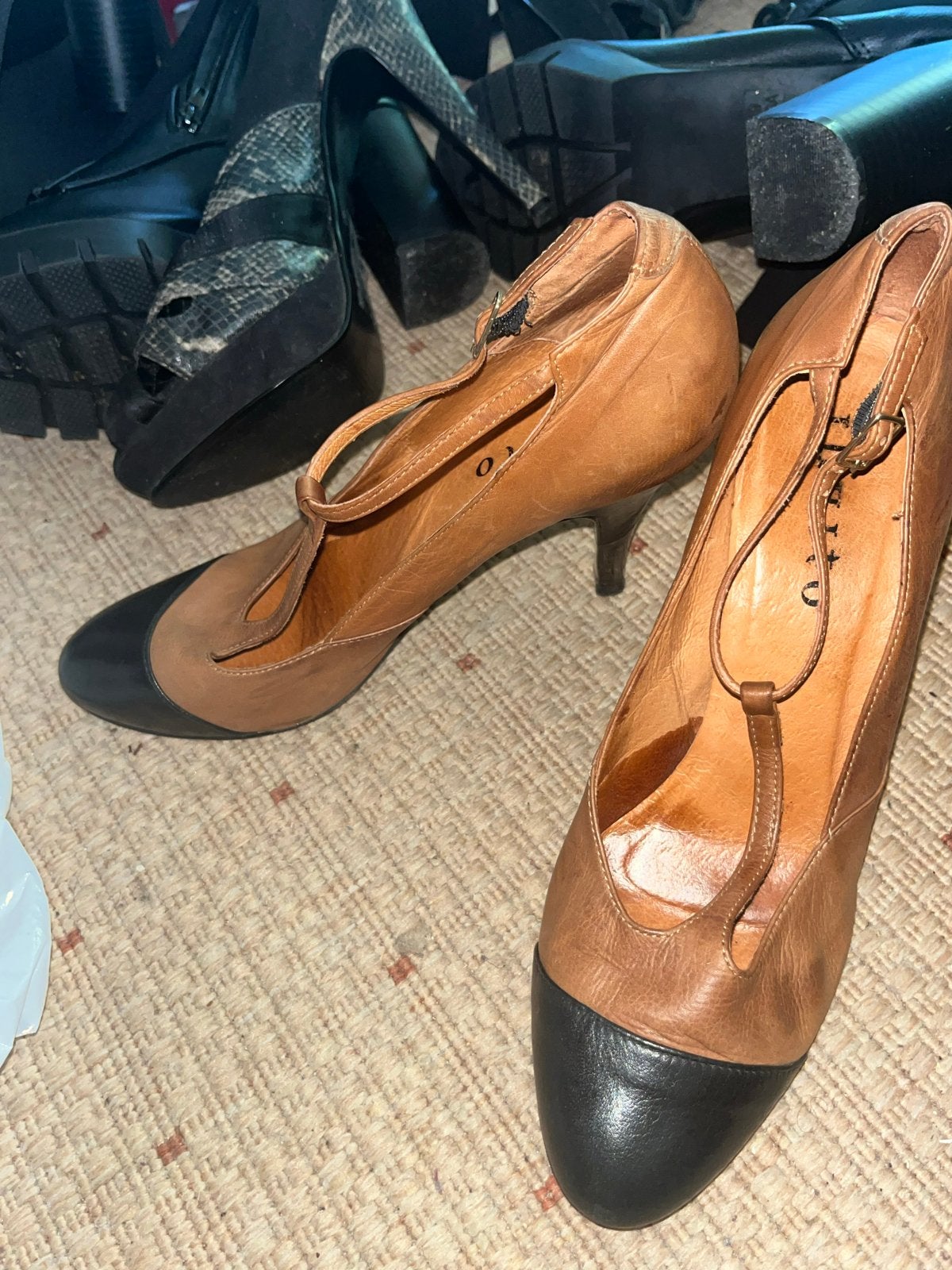Invito Leren Hakken Beige Bruin - Made in Portugal, Ophalen of Verzenden, Zo goed als nieuw, Beige, Pumps