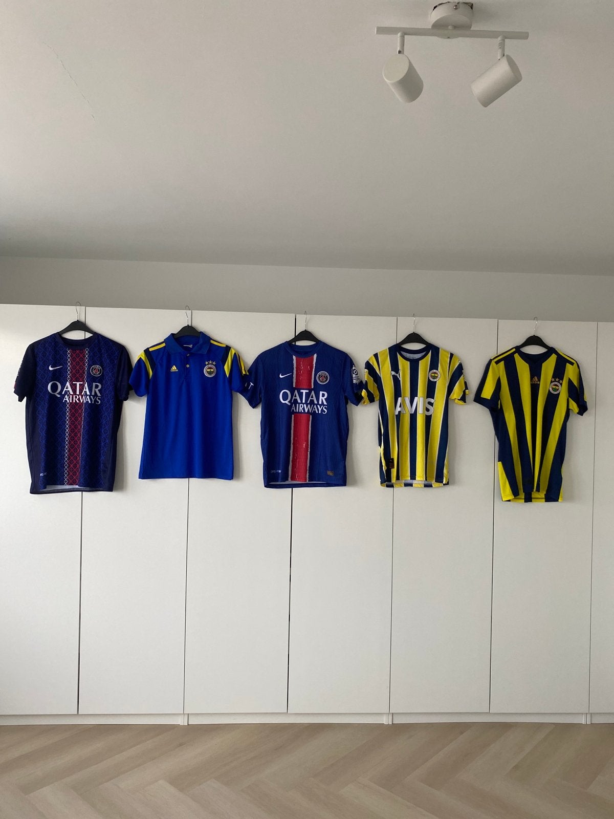 Voetbalshirts PSG en Fenerbahçe - Diverse maten, Maat M, Ophalen of Verzenden, Gebruikt, Shirt