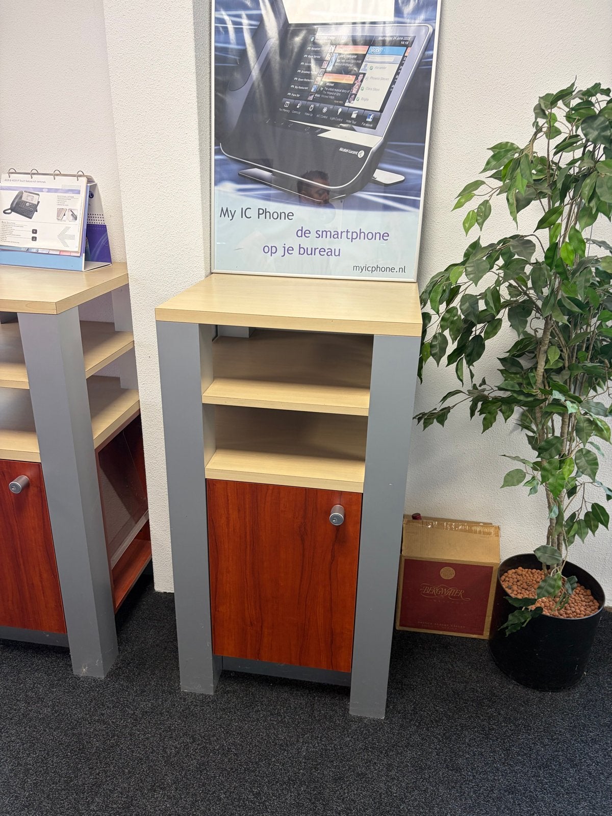 Showroom tafels / kasten - Ideaal voor kantoor of winkel, Ophalen, Gebruikt, X, X