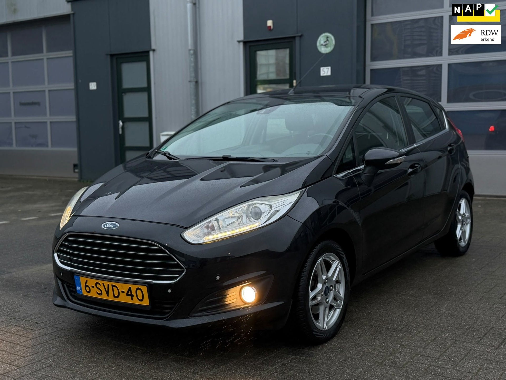 Ford Fiesta 1.0 EcoBoost Titanium 125PK 1e Eigenaar, Auto's, Voorwielaandrijving, Zwart, Origineel Nederlands, Bedrijf