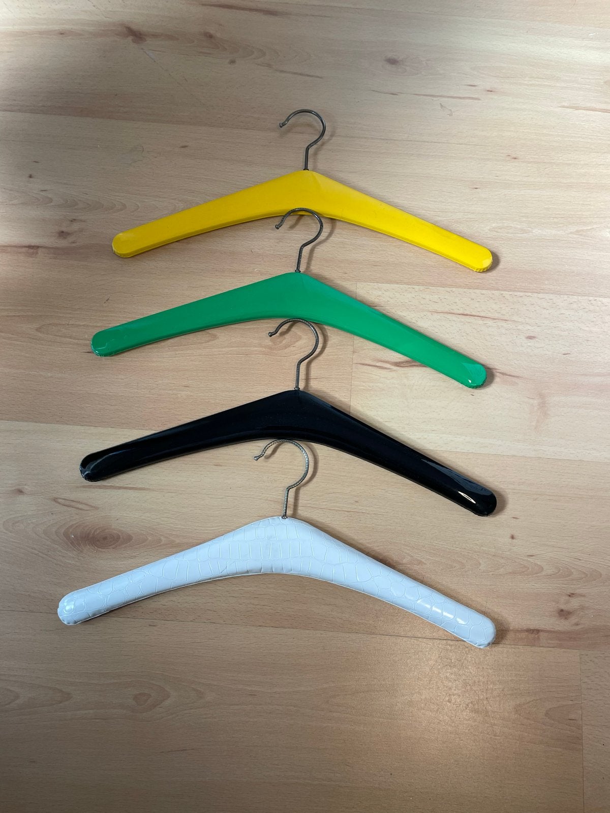 Vintage kledinghangers skai-leder jaren '60, Ophalen, Vintage, Meerkleurig, Overige materialen