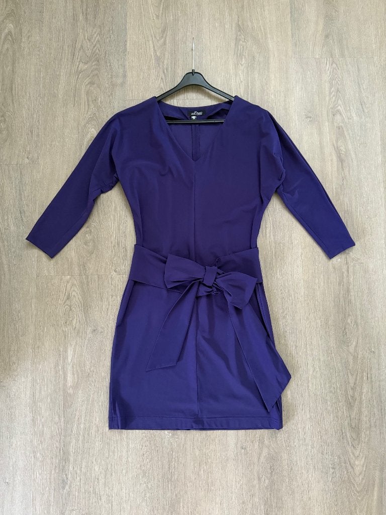 LaDress paarse V-hals jurk met strikriem maat XS (=S), Kleding | Dames, Jurken, Paars, Ophalen of Verzenden, Zo goed als nieuw