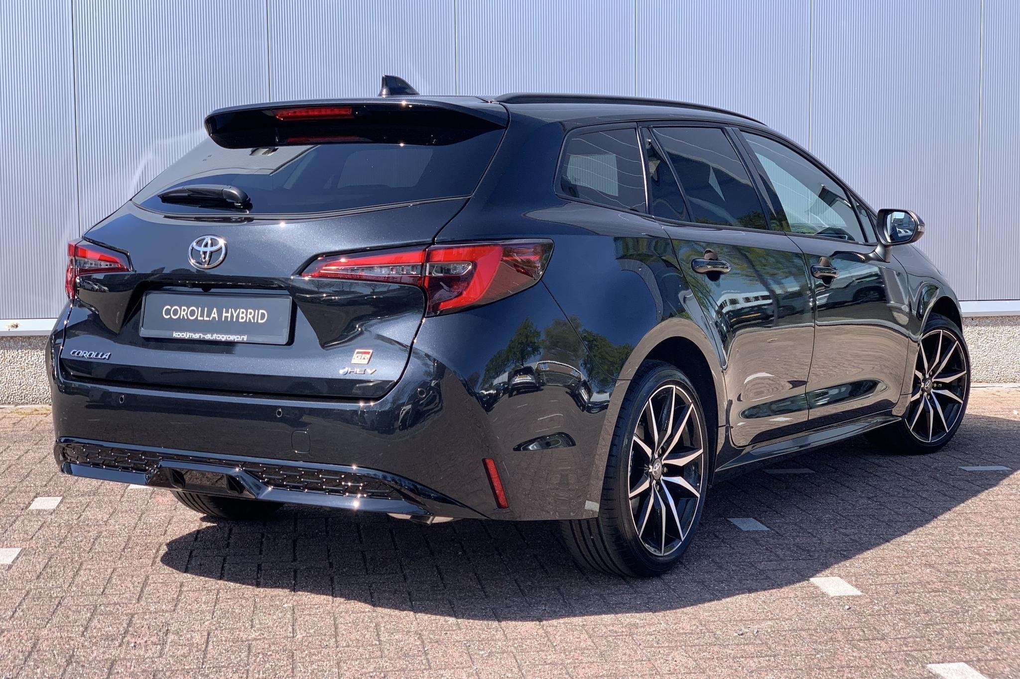 Toyota Corolla Touring Sports Hybrid 140 GR Sport | Stoel ve, Automatische klimaatregeling, 4 cilinders, Zwart, Nieuw