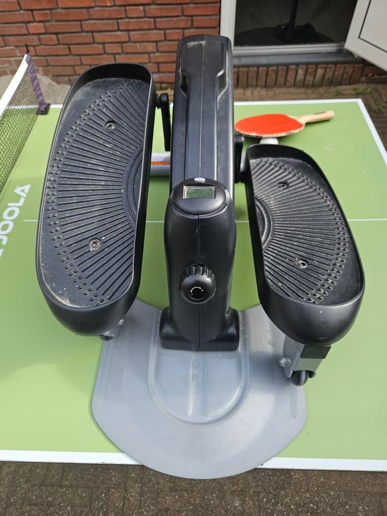 Mini hometrainer met display & weerstand – compact en stil, Sport en Fitness, Fitnessmaterialen, Ophalen of Verzenden, Gebruikt