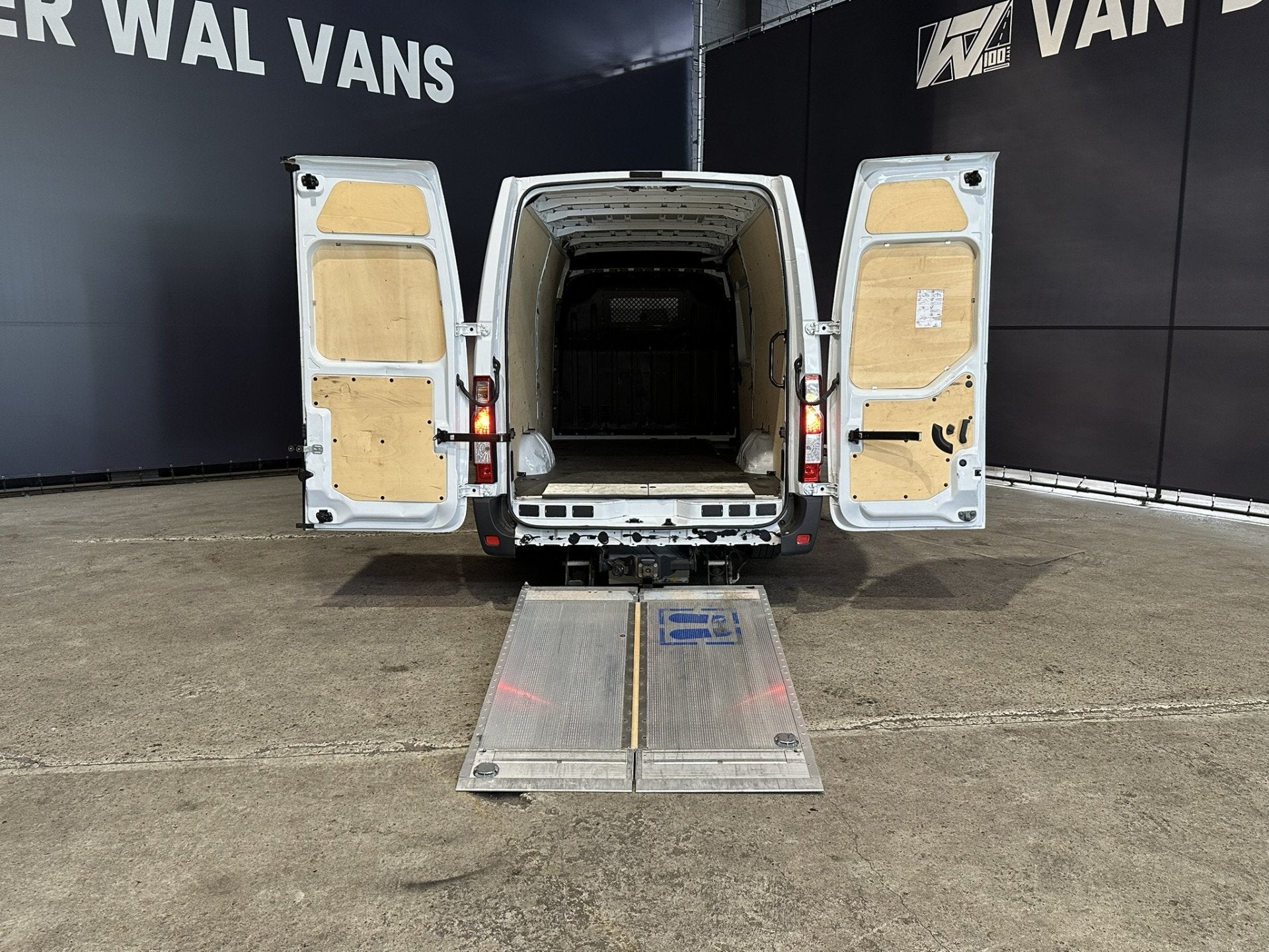 Renault Master 2.3 dCi 131pk L4H2 Euro6 Airco | Laadklep | L, Voorwielaandrijving, Gebruikt, 4 cilinders, 2500 kg
