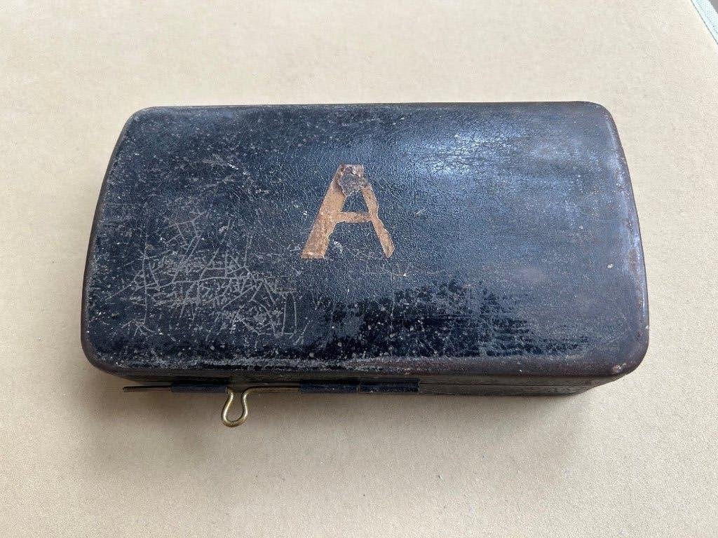 Vintage Wapenschoonmaakblik uit WW2, Ophalen of Verzenden, Landmacht, Duitsland, Overige typen