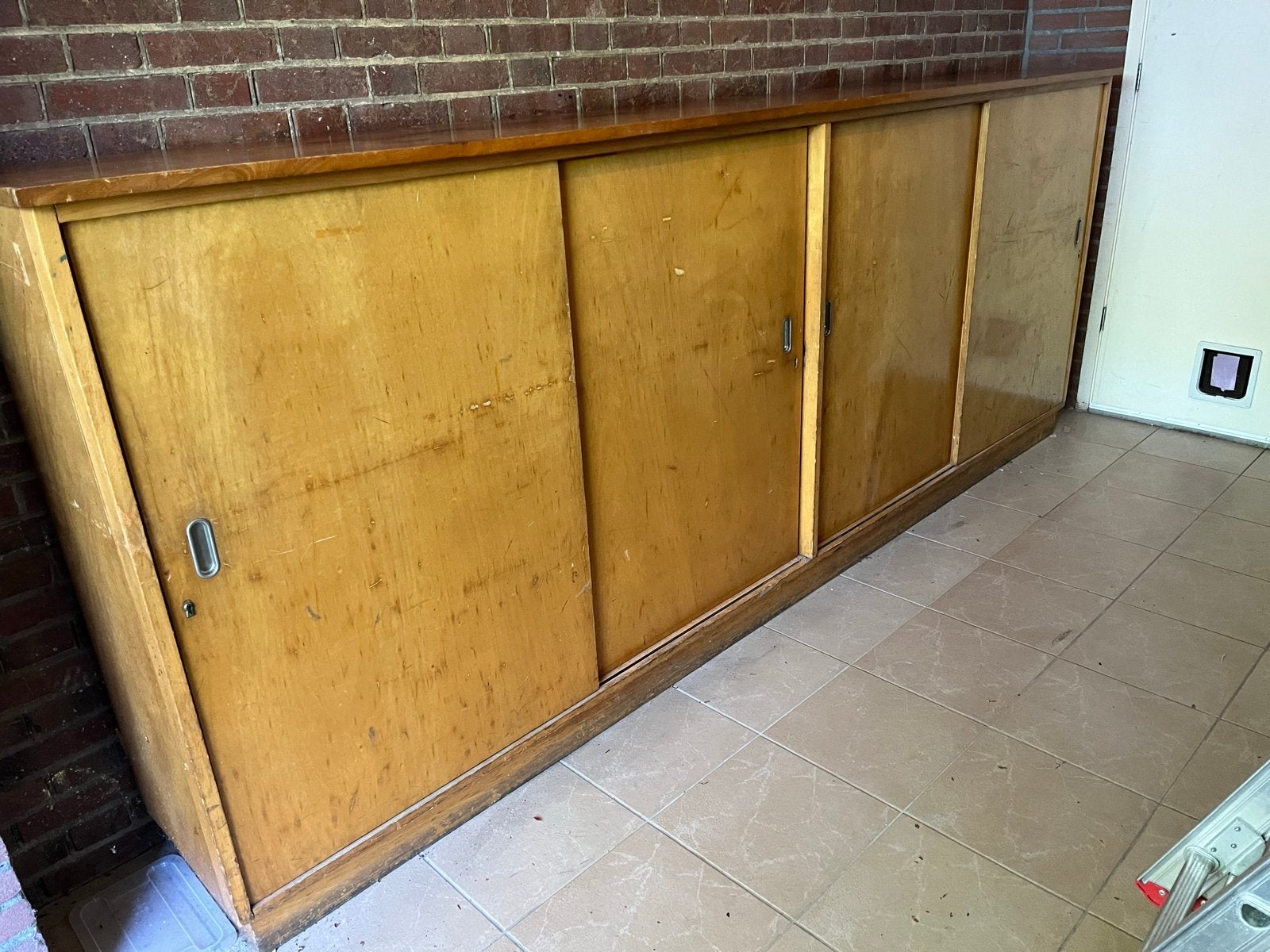 Vintage schoolkast dressoir, kast met schuifdeuren, Antiek en Kunst, Antiek | Meubels | Kasten, Ophalen