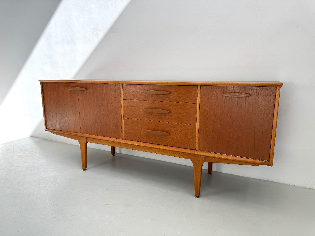 Vintage dressoir Jentique., 150 tot 200 cm, Teakhout, Ophalen of Verzenden, Zo goed als nieuw