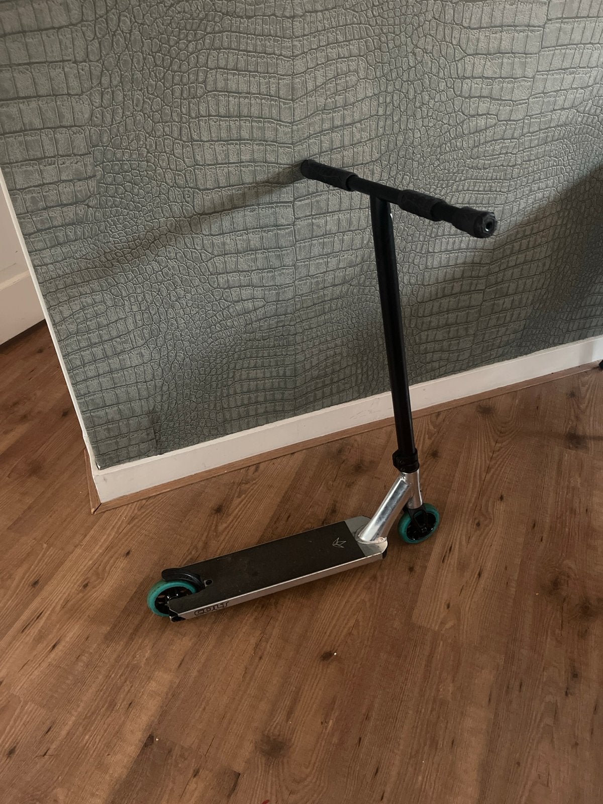 Stuntstep met zwarte stang en groene wielen, Fietsen en Brommers, Ophalen, Gebruikt, Gewone step