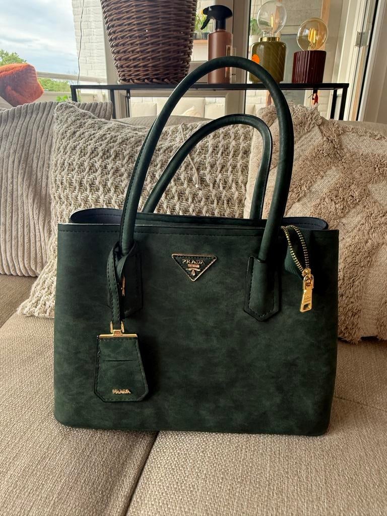 Prada Milano suède tas - Mooie staat!, Ophalen of Verzenden, Zo goed als nieuw, Groen, Handtas
