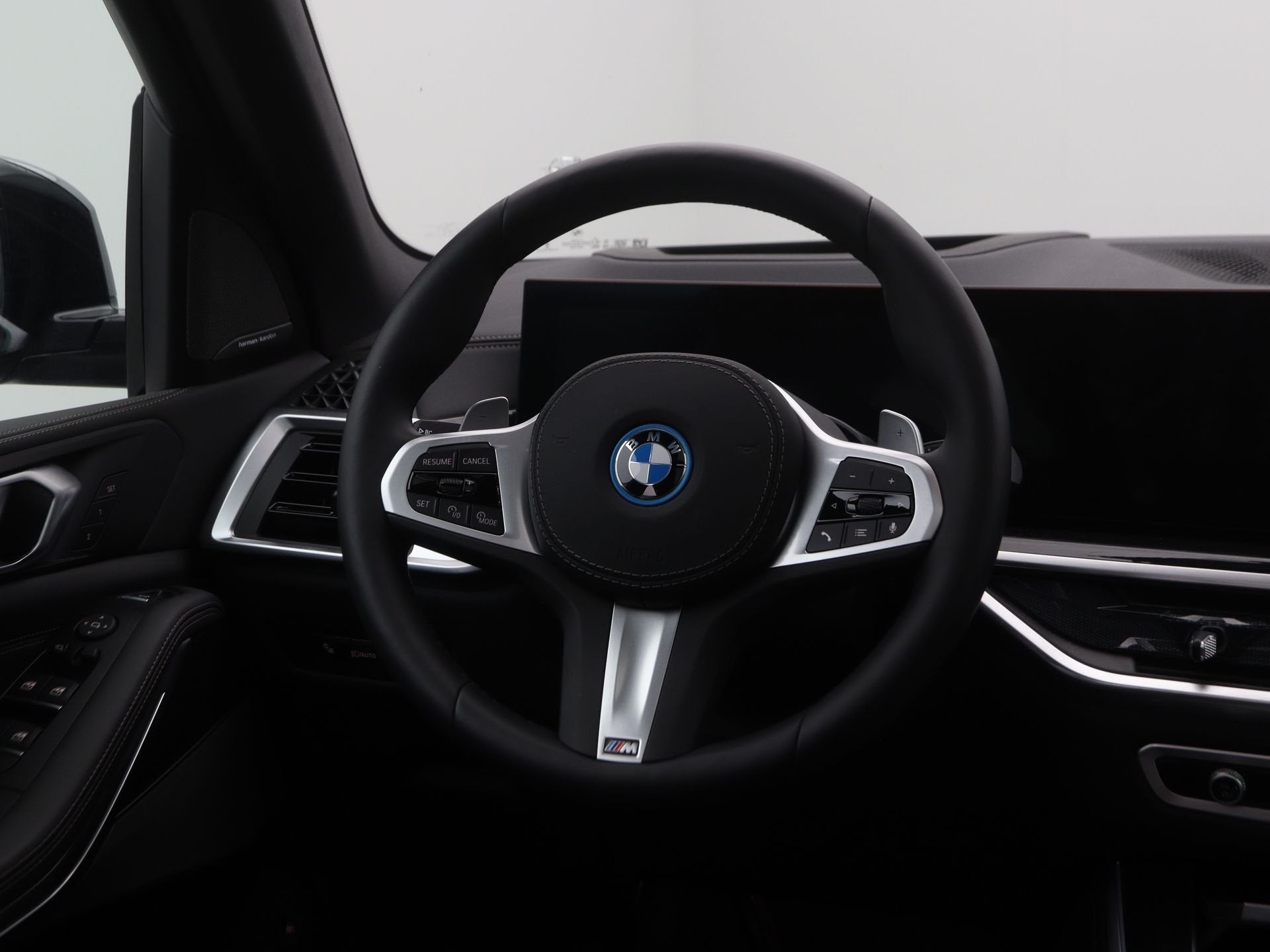 BMW X5 xDrive50e M Sport Pro (bj 2025, automaat), Auto's, Gebruikt, 2395 kg, Met garantie (alle), Overige brandstoffen