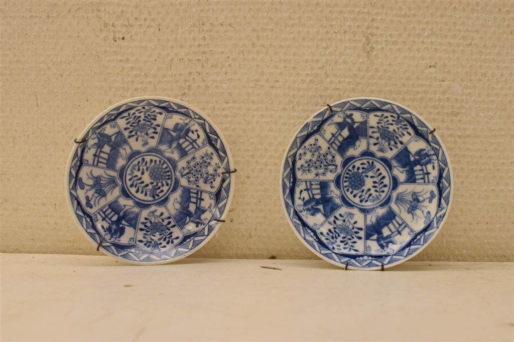 2 stuks porseleinen wandbordjes 46428
