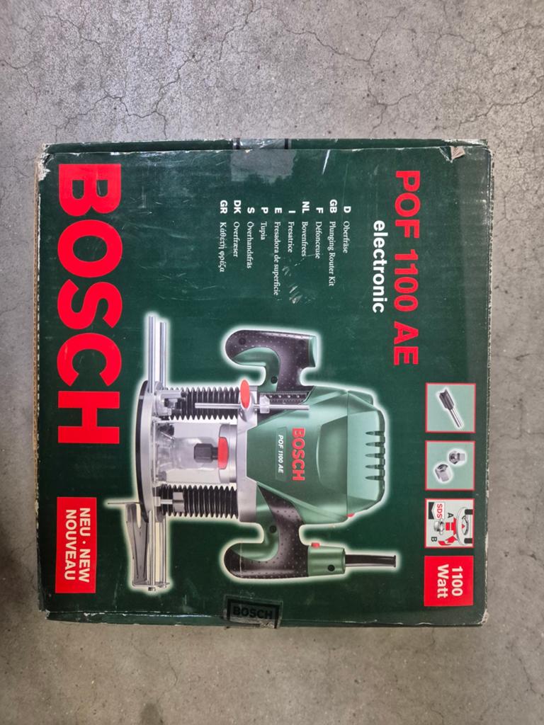 Bosch POF 1100 AE Bovenfrees - Zo goed als nieuw, Doe-het-zelf en Verbouw, Gereedschap | Freesmachines, Ophalen of Verzenden, Zo goed als nieuw