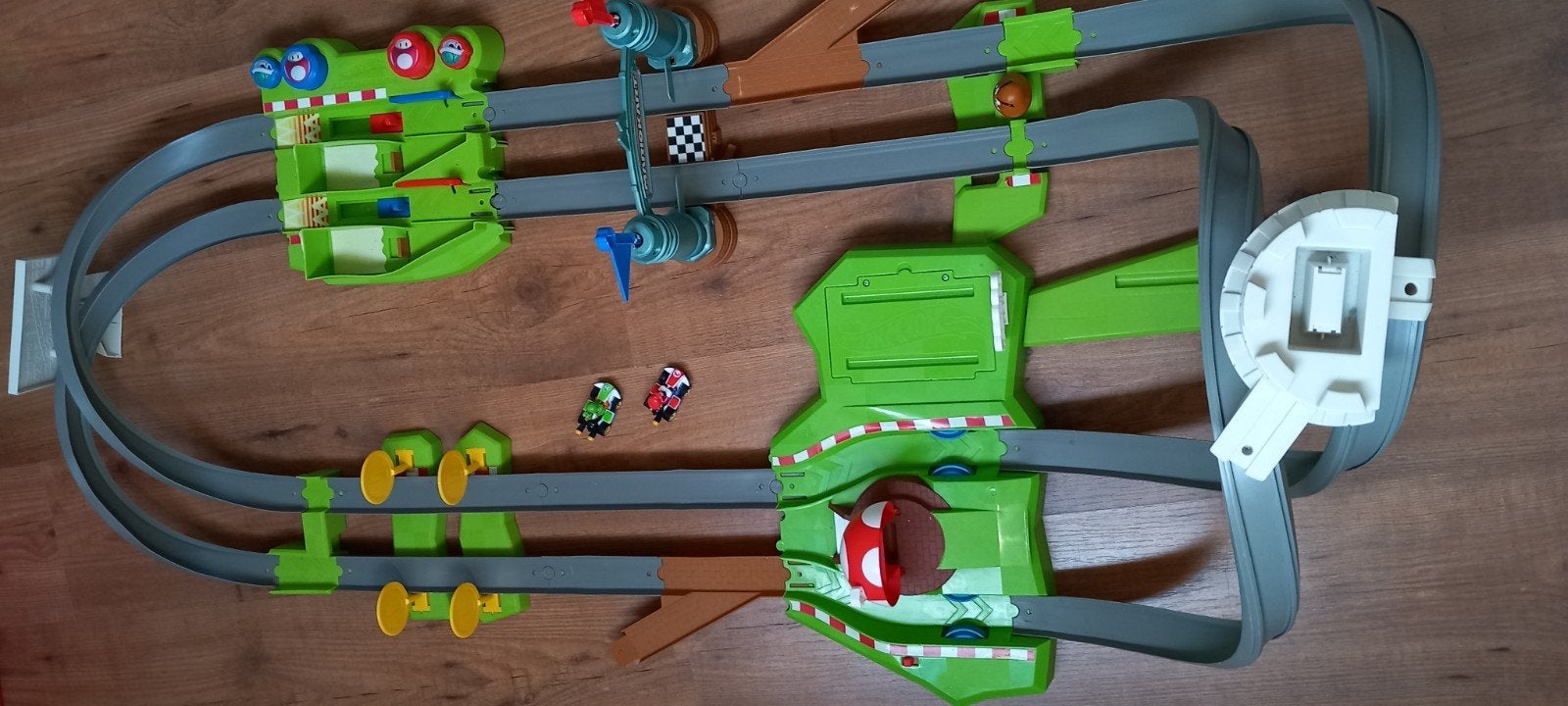 Mario kart, Hot wheels race baan, Ophalen, Racebaan, Zo goed als nieuw, Met looping
