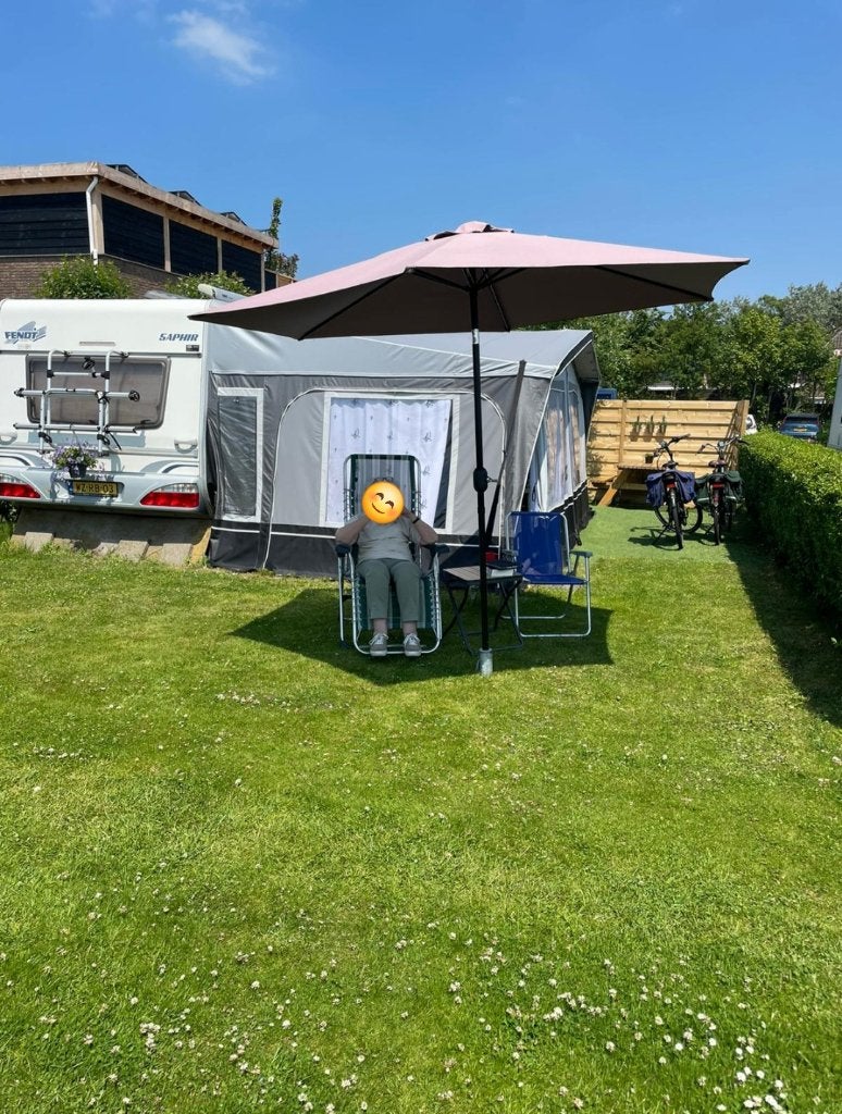 Fendt 490 TF Saphir met seizoensplek in ’s-Gravenzande, Caravans en Kamperen, Magnetron, Rondzit, Dwarsbed, Particulier