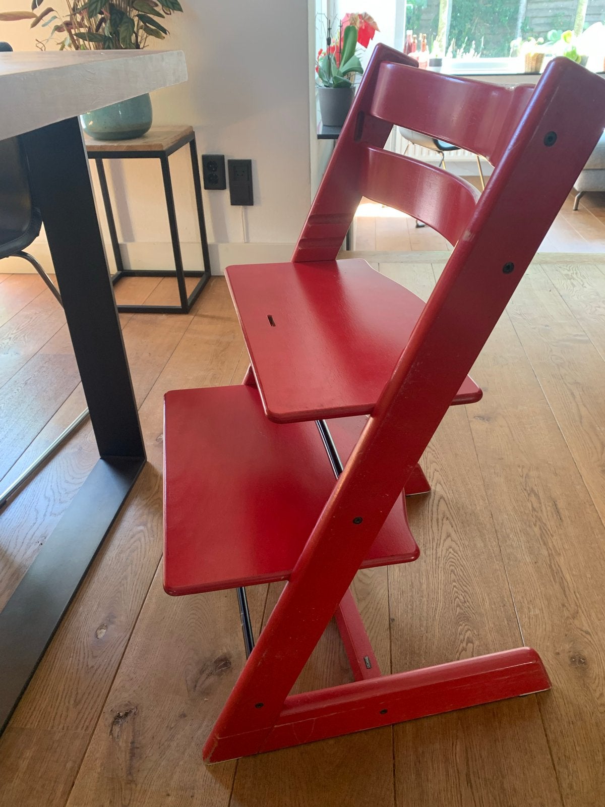 Stokke Tripp Trapp meegroeistoel rood, Kinderen en Baby's, Kinderstoelen, Ophalen, Gebruikt, Meegroeistoel, Aanschuifbaar