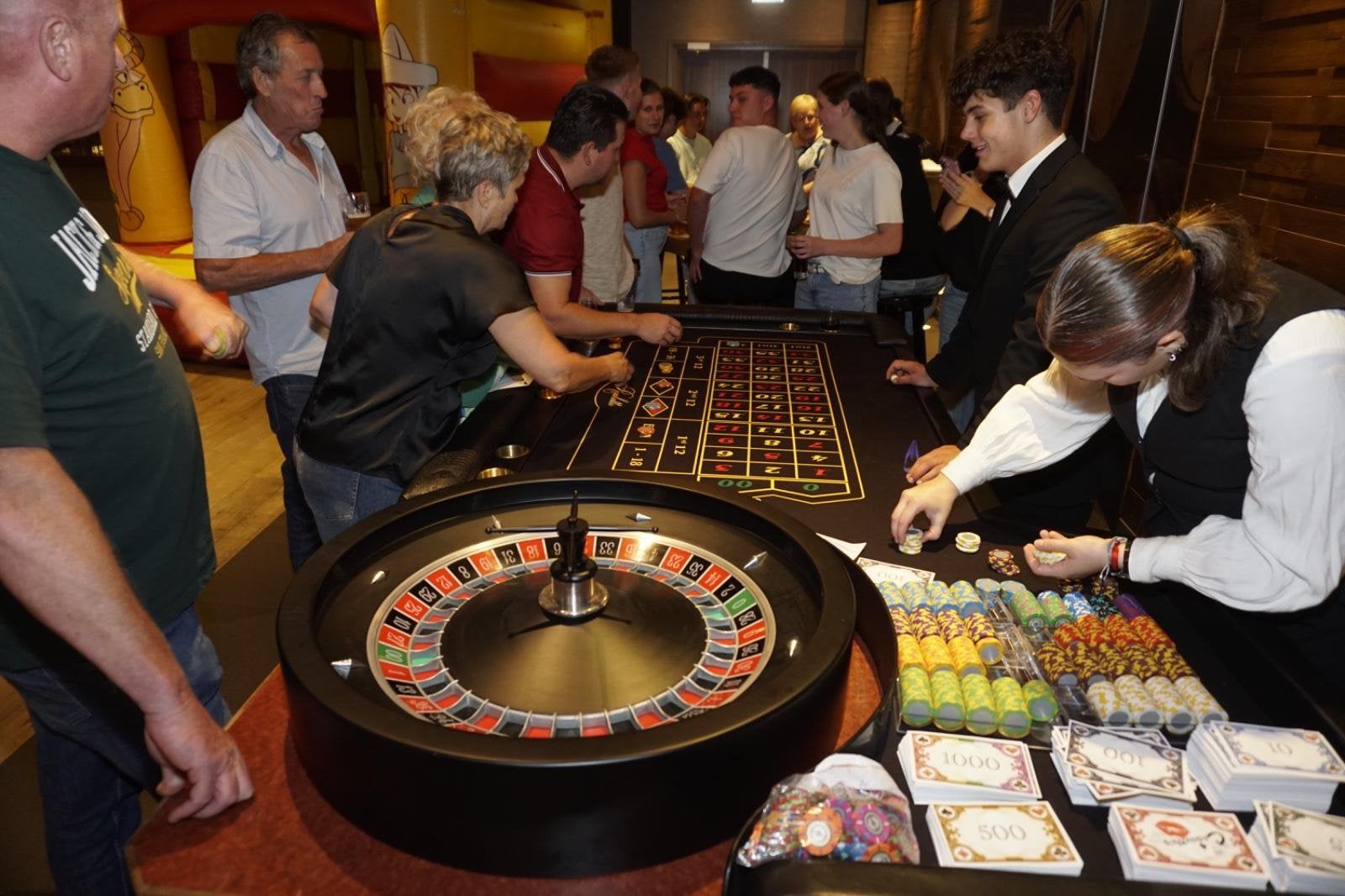 De casinova’s: Casino op lactie. Poker, blackjack & roulette, Hobby en Vrije tijd, Ophalen, Nieuw, Overige