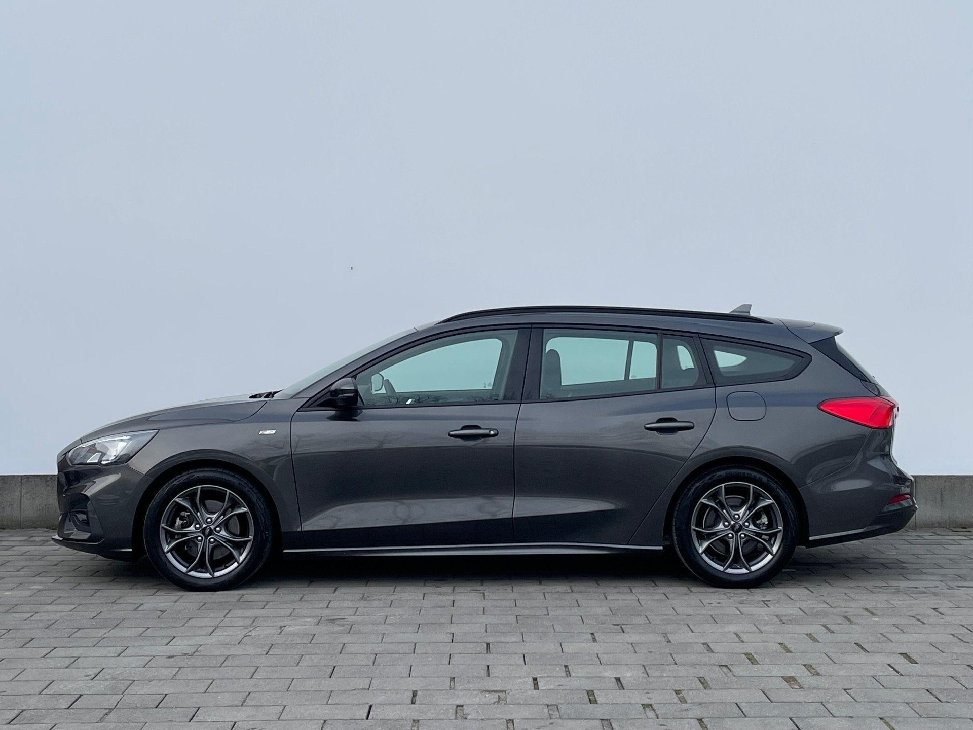 Ford FOCUS Wagon ST-Line Business EcoBoost Hybrid | Winter P, Auto's, Ford, Dealer onderhouden, Origineel Nederlands, 19 km/l
