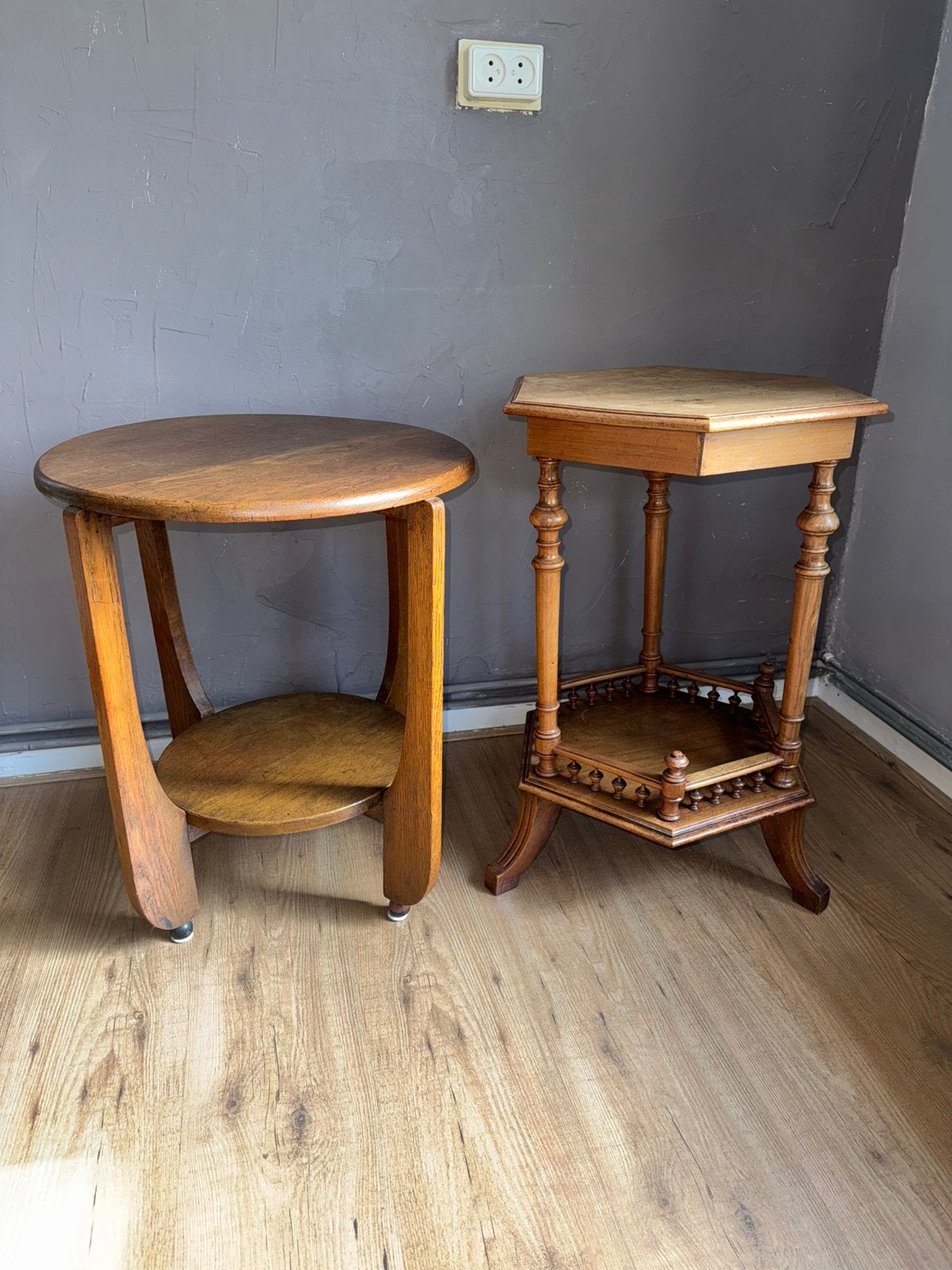Vintage eikenhouten bijzettafeltjes klassiek en Ams. School, Ophalen