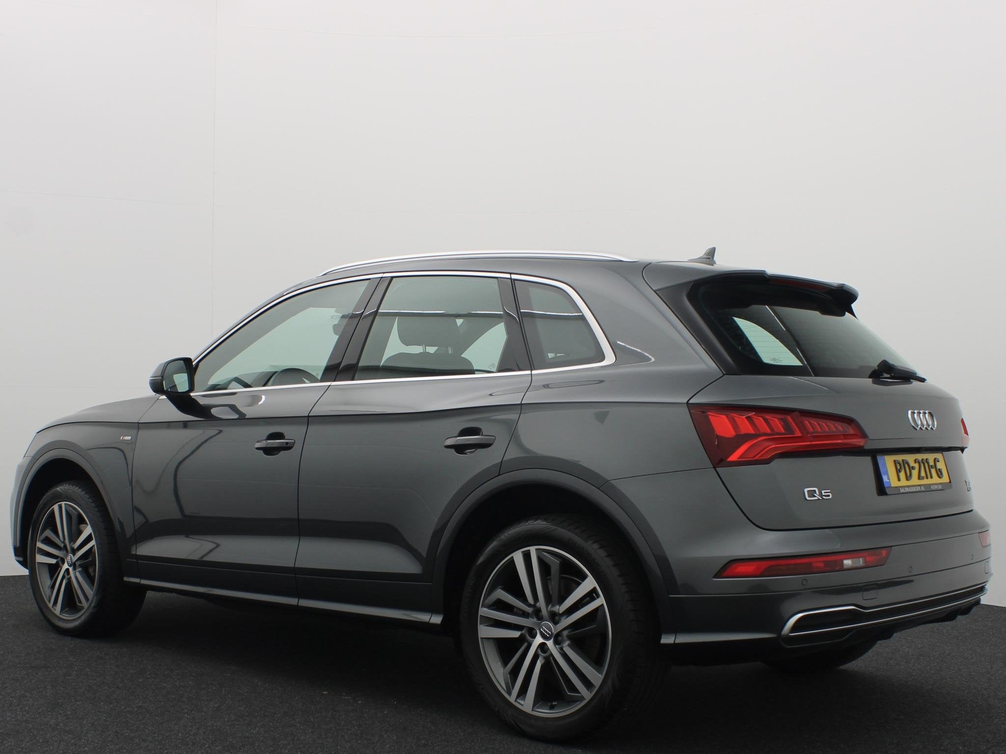 Audi Q5 2.0 TFSI quattro Launch Edition S-LINE / FULL LED /, Auto's, Automaat, Gebruikt, 4 cilinders, Leder en Stof