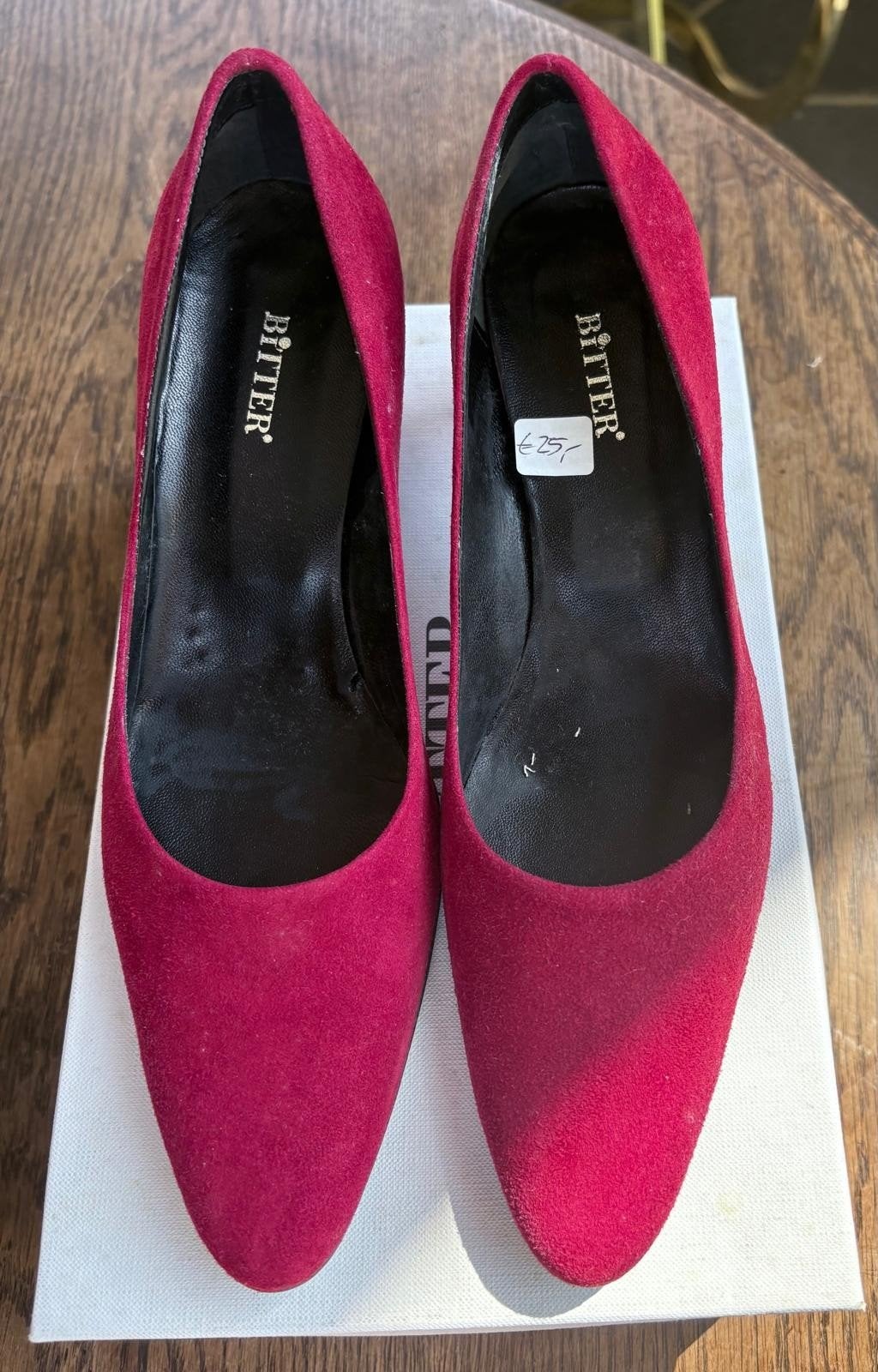 Bitter . rode suède pumps - Maat 38.5, Ophalen of Verzenden, Rood