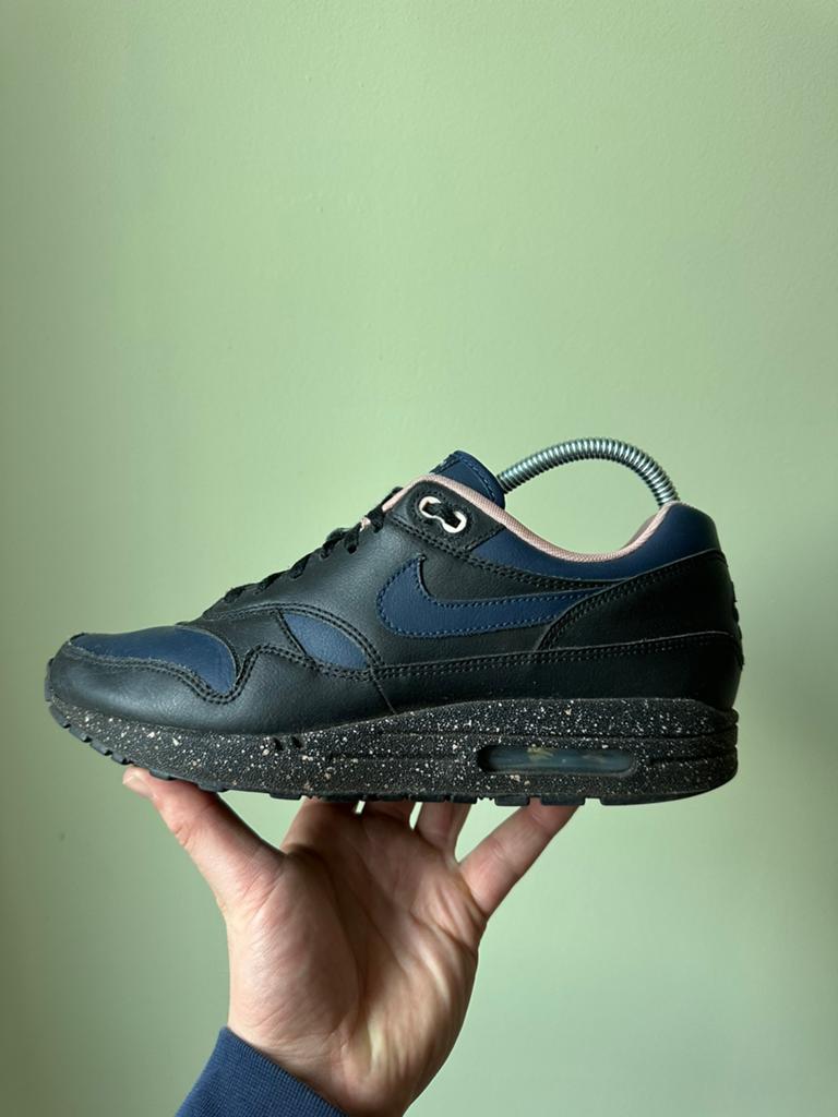 Nike Air Max 1 ID “Black Blue” / 41, Zwart, Ophalen of Verzenden, Sneakers of Gympen, Zo goed als nieuw
